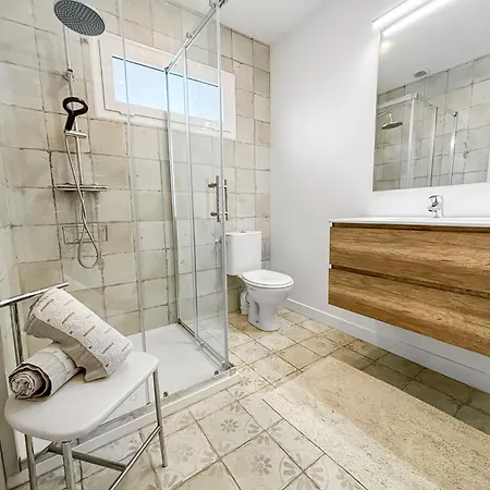 Maison Rdc Et Confort Proche Gare, Parking Prive, Climatisation, 1 Chambre, Capacite 4 Apartment