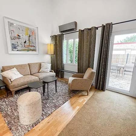 Apartment Maison Rdc Et Confort Proche Gare, Parking Prive, Climatisation, 1 Chambre, Capacite 4 *